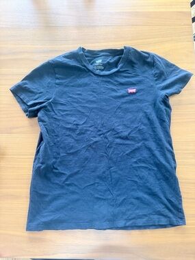 Levi's Women's Black Short-Sleeve Logo Tee